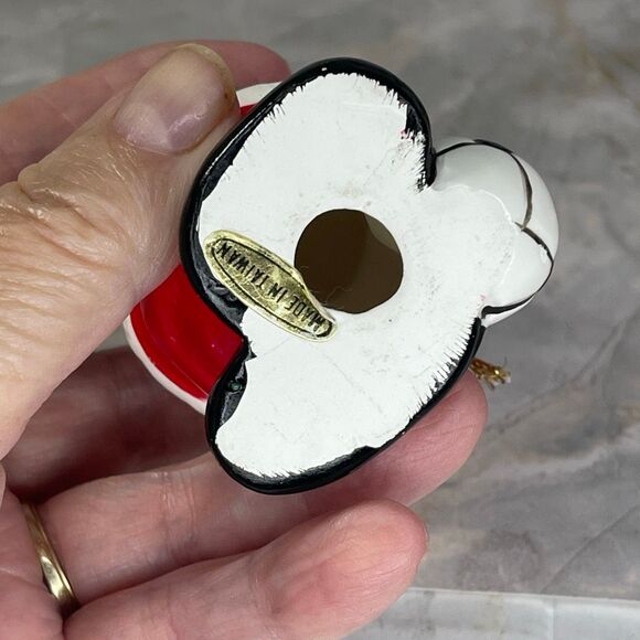 Vintage 1980’s hand painted Santa kicking a soccer ball. - Picture 8 of 9